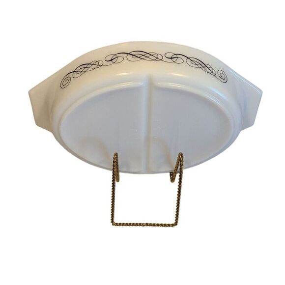 PYREX White & Black Scroll Oval DIVIDED CASSEROLE 1.5 Quart with Lid 945 C EUC - Picture 3 of 12